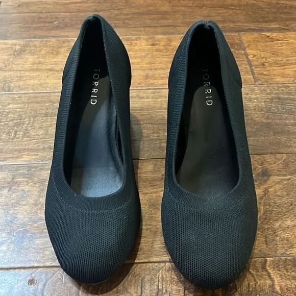 TORRID Black Stretch Knit Pump, size 8.5 WW - Picture 2 of 9
